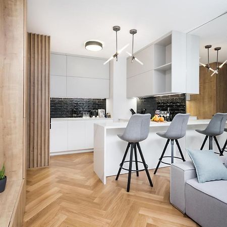 Luxury Apartments Mennica Residence - Golden Apartments - City Center Варшава Екстер'єр фото
