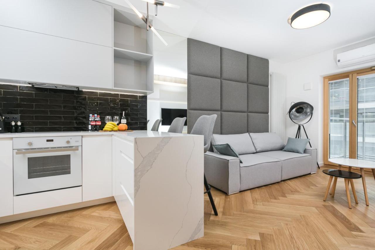 Luxury Apartments Mennica Residence - Golden Apartments - City Center Варшава Екстер'єр фото