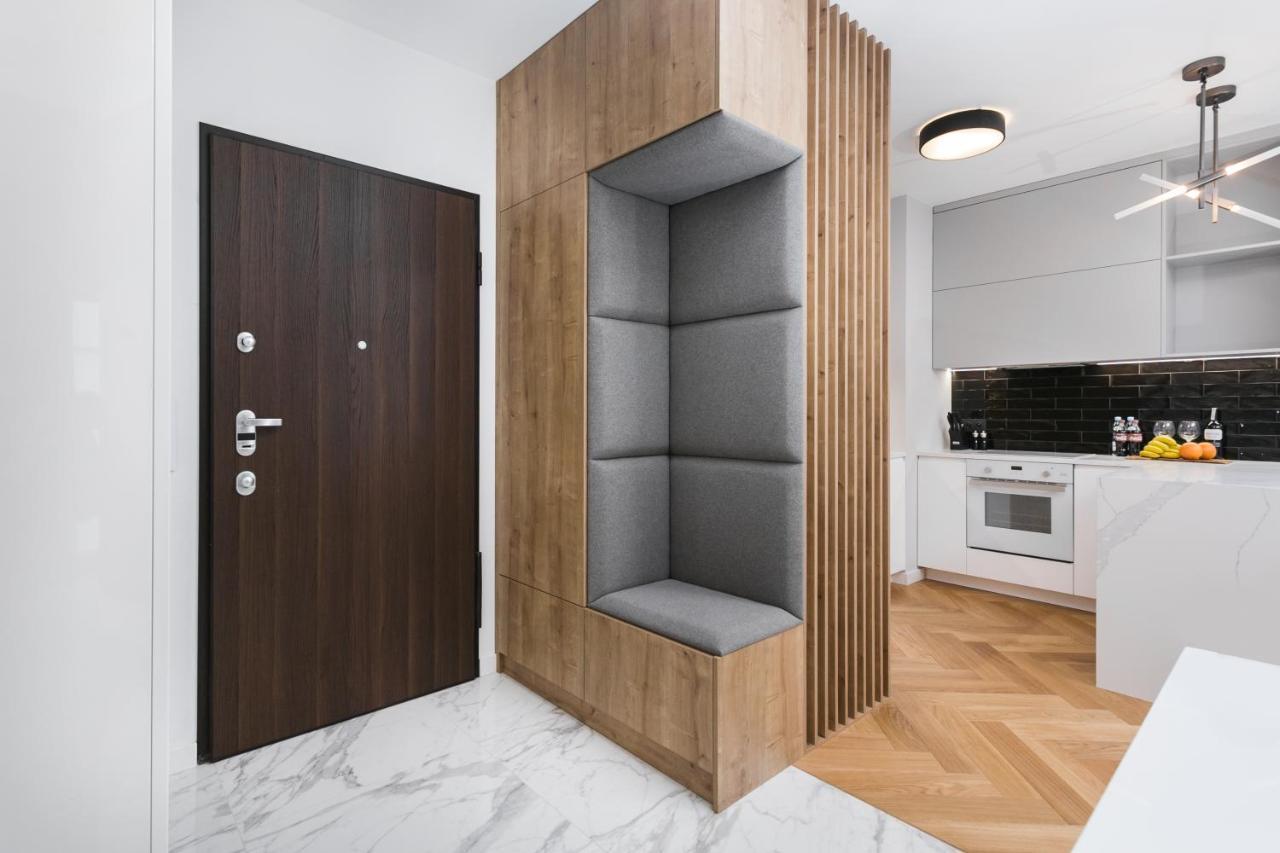 Luxury Apartments Mennica Residence - Golden Apartments - City Center Варшава Екстер'єр фото