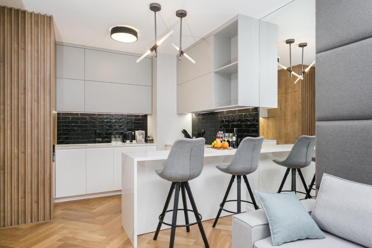 Luxury Apartments Mennica Residence - Golden Apartments - City Center Варшава Екстер'єр фото