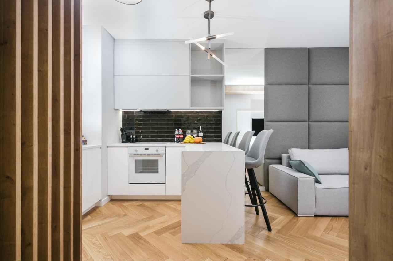 Luxury Apartments Mennica Residence - Golden Apartments - City Center Варшава Екстер'єр фото