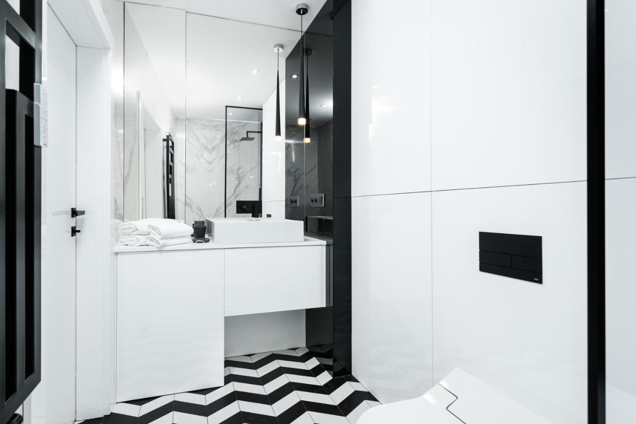 Luxury Apartments Mennica Residence - Golden Apartments - City Center Варшава Екстер'єр фото