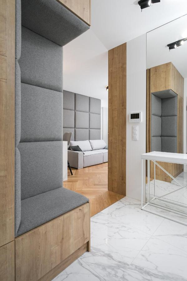 Luxury Apartments Mennica Residence - Golden Apartments - City Center Варшава Екстер'єр фото