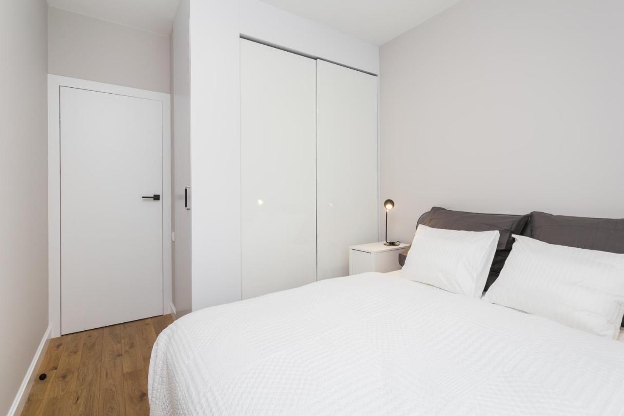 Luxury Apartments Mennica Residence - Golden Apartments - City Center Варшава Екстер'єр фото