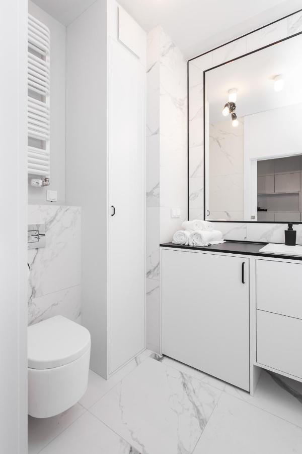 Luxury Apartments Mennica Residence - Golden Apartments - City Center Варшава Екстер'єр фото