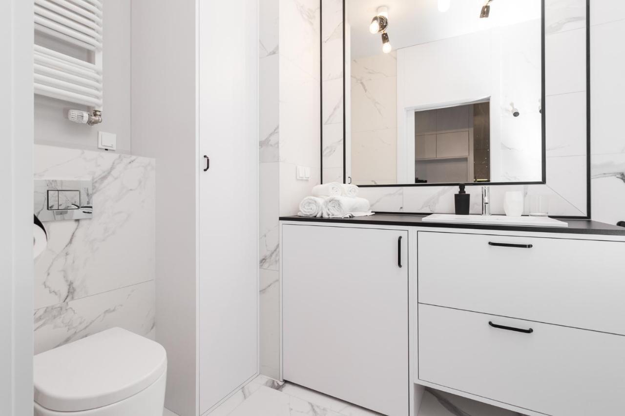 Luxury Apartments Mennica Residence - Golden Apartments - City Center Варшава Екстер'єр фото