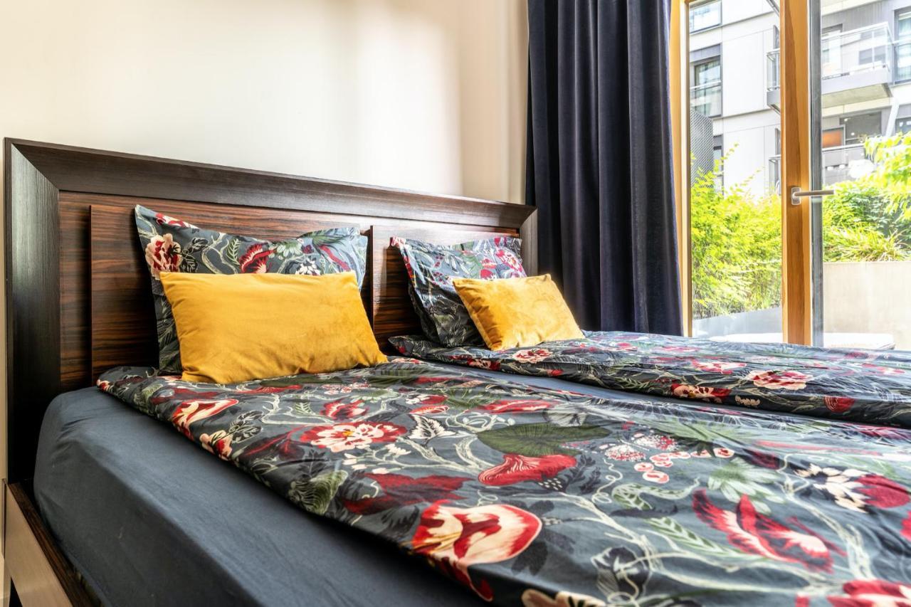 Luxury Apartments Mennica Residence - Golden Apartments - City Center Варшава Екстер'єр фото