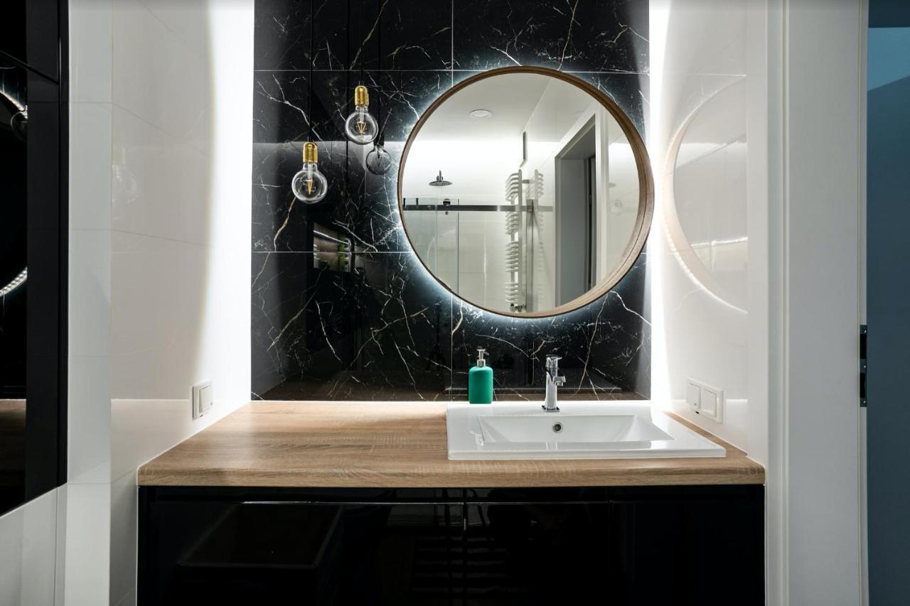 Luxury Apartments Mennica Residence - Golden Apartments - City Center Варшава Екстер'єр фото