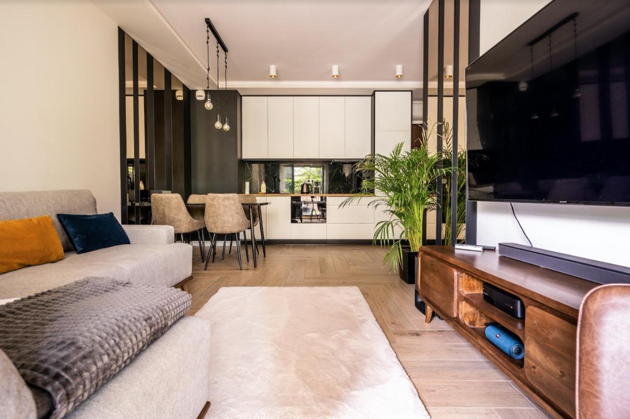 Luxury Apartments Mennica Residence - Golden Apartments - City Center Варшава Екстер'єр фото